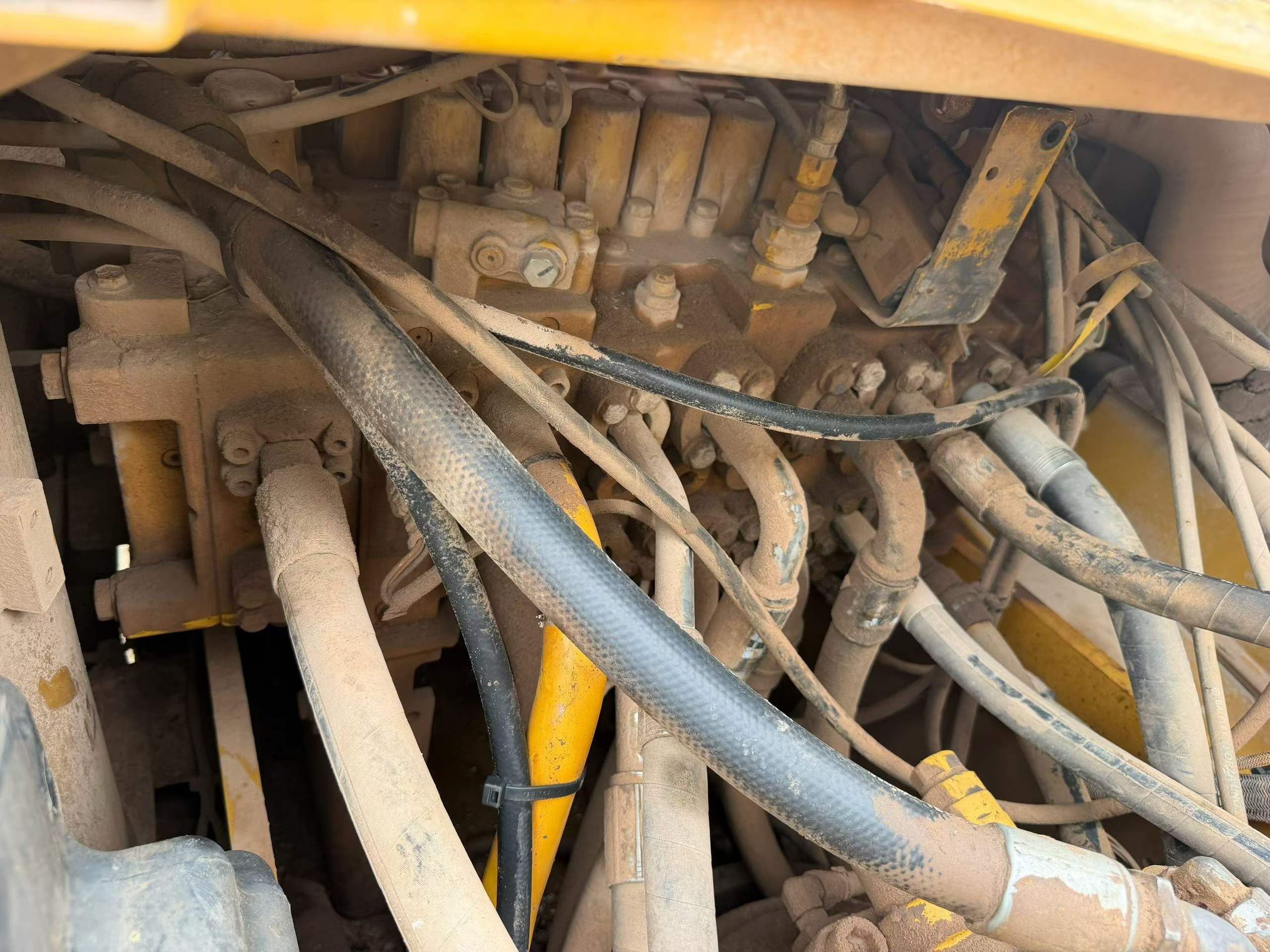 Buy Caterpillar 323 Used Excavator / 2 Buy Caterpillar 323 Used Excavator / 2