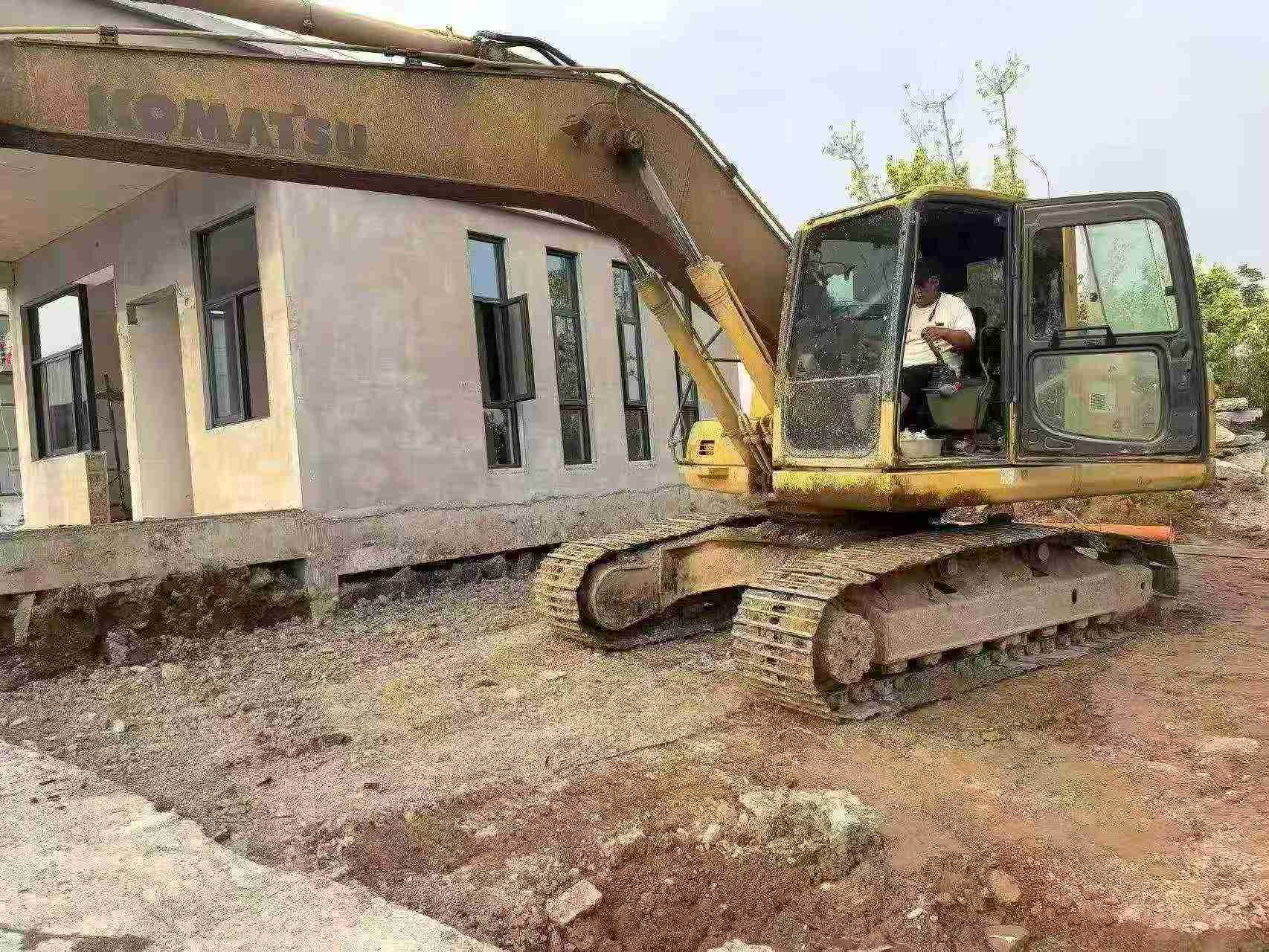 Buy Komatsu PC200 Used Excavator / 2