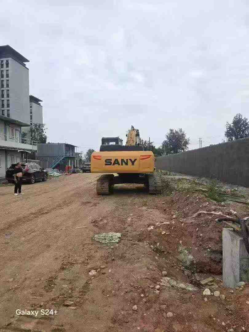 Buy Sany SY245H Used Excavator / 9 Buy Sany SY245H Used Excavator / 9