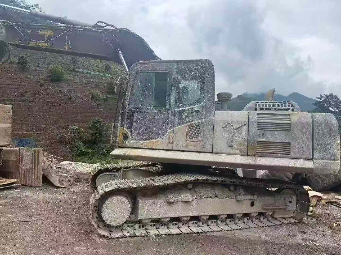 Buy Komatsu PC220 Used Excavator / 2 Buy Komatsu PC220 Used Excavator / 2