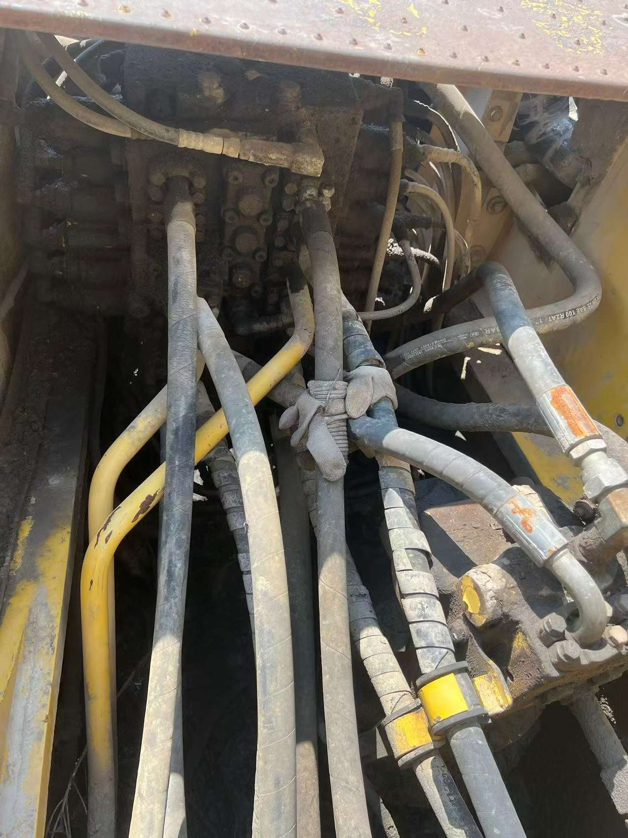 Buy Komatsu PC220-8 Used Excavator / 4 Buy Komatsu PC220-8 Used Excavator / 4