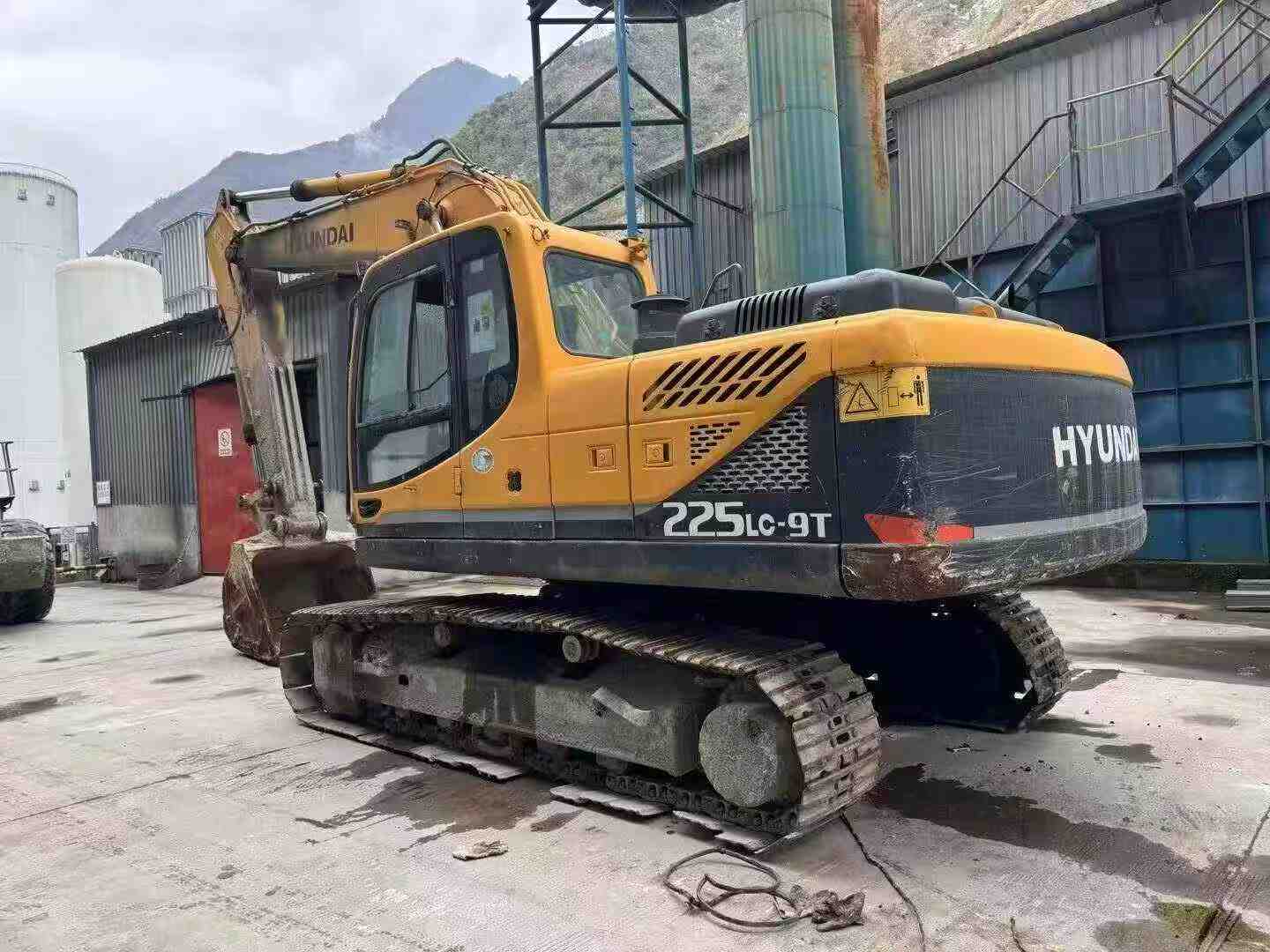 Buy Hyundai R215-9 Used Excavator / 1