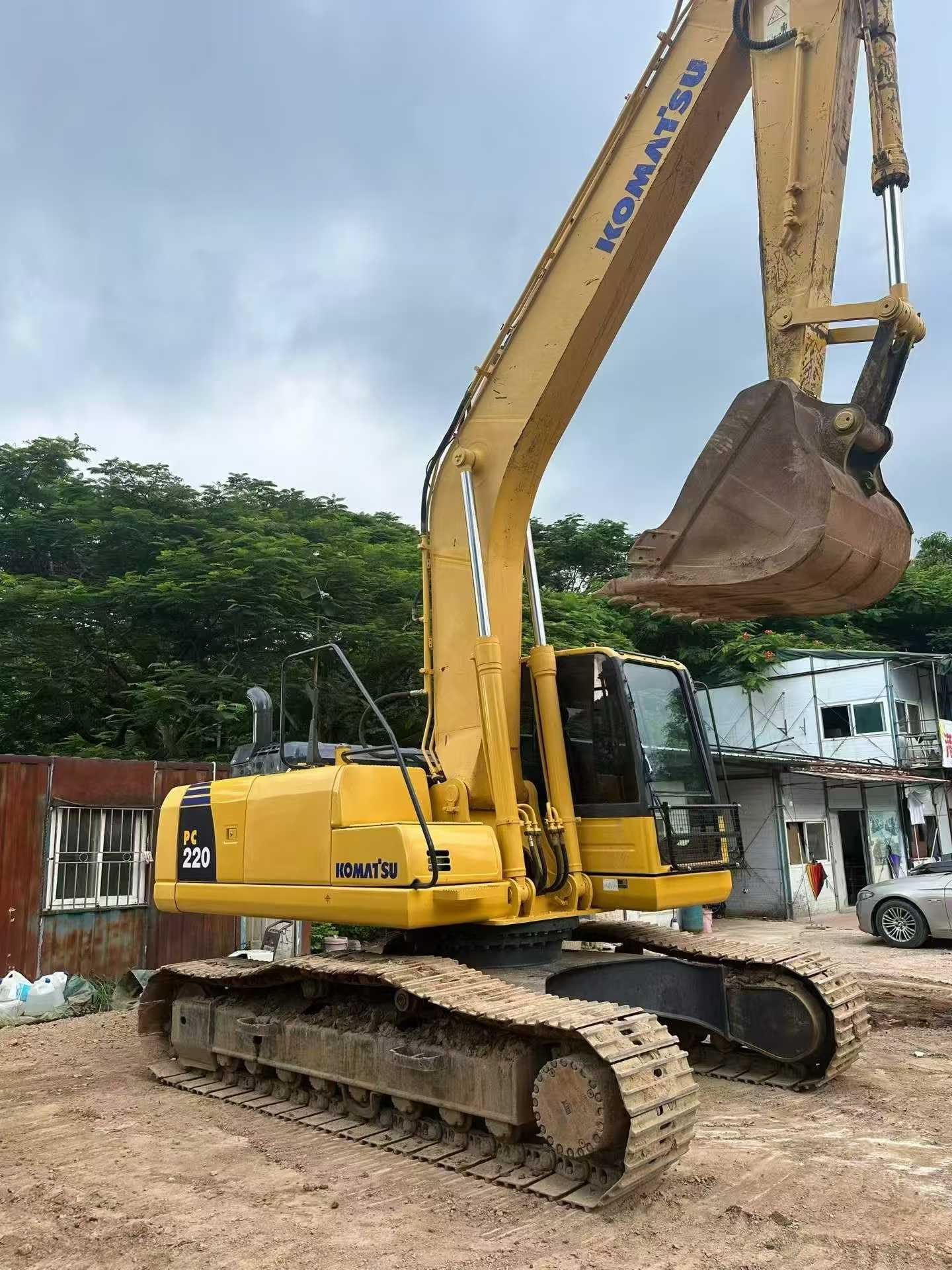 Buy Komatsu PC220-8 Used Excavator / 7 Buy Komatsu PC220-8 Used Excavator / 7