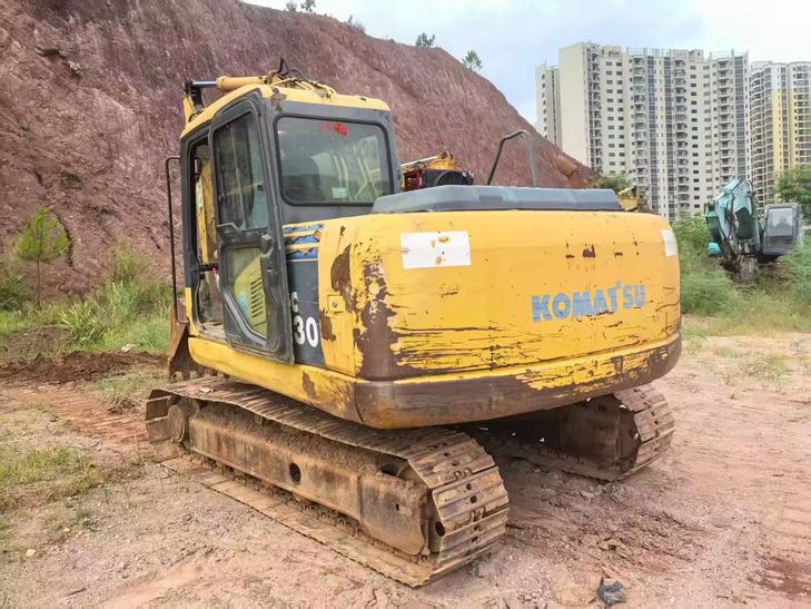 Buy Komatsu PC130-7 Used Excavator / 1