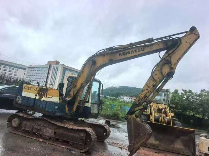 Buy Komatsu PC120-5 Used Excavator / 1