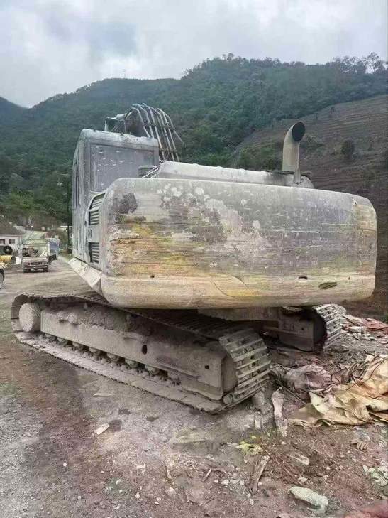 Buy Komatsu PC220 Used Excavator / 1