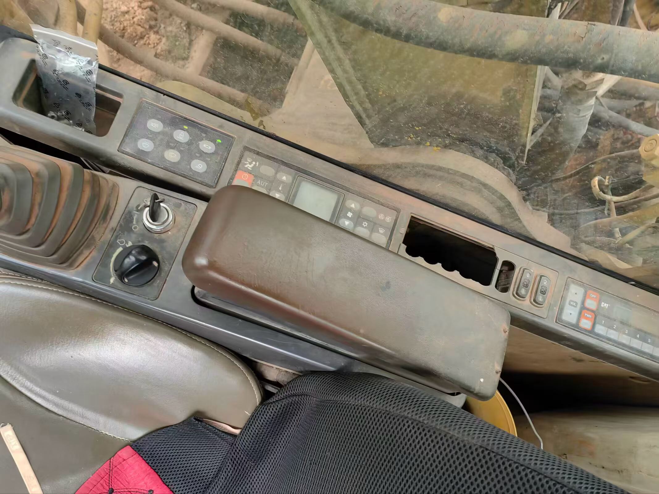 Buy Caterpillar 320C Used Excavator / 9 Buy Caterpillar 320C Used Excavator / 9