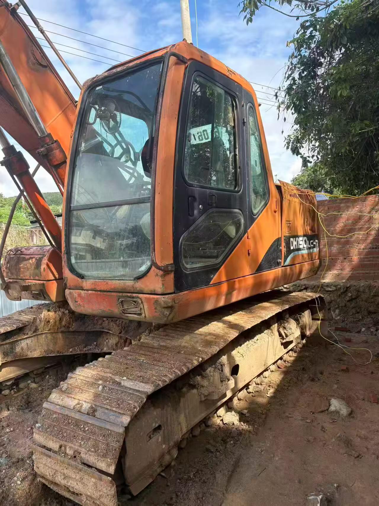 شراء حفارة Doosan DH150-7 مستعملة / 2