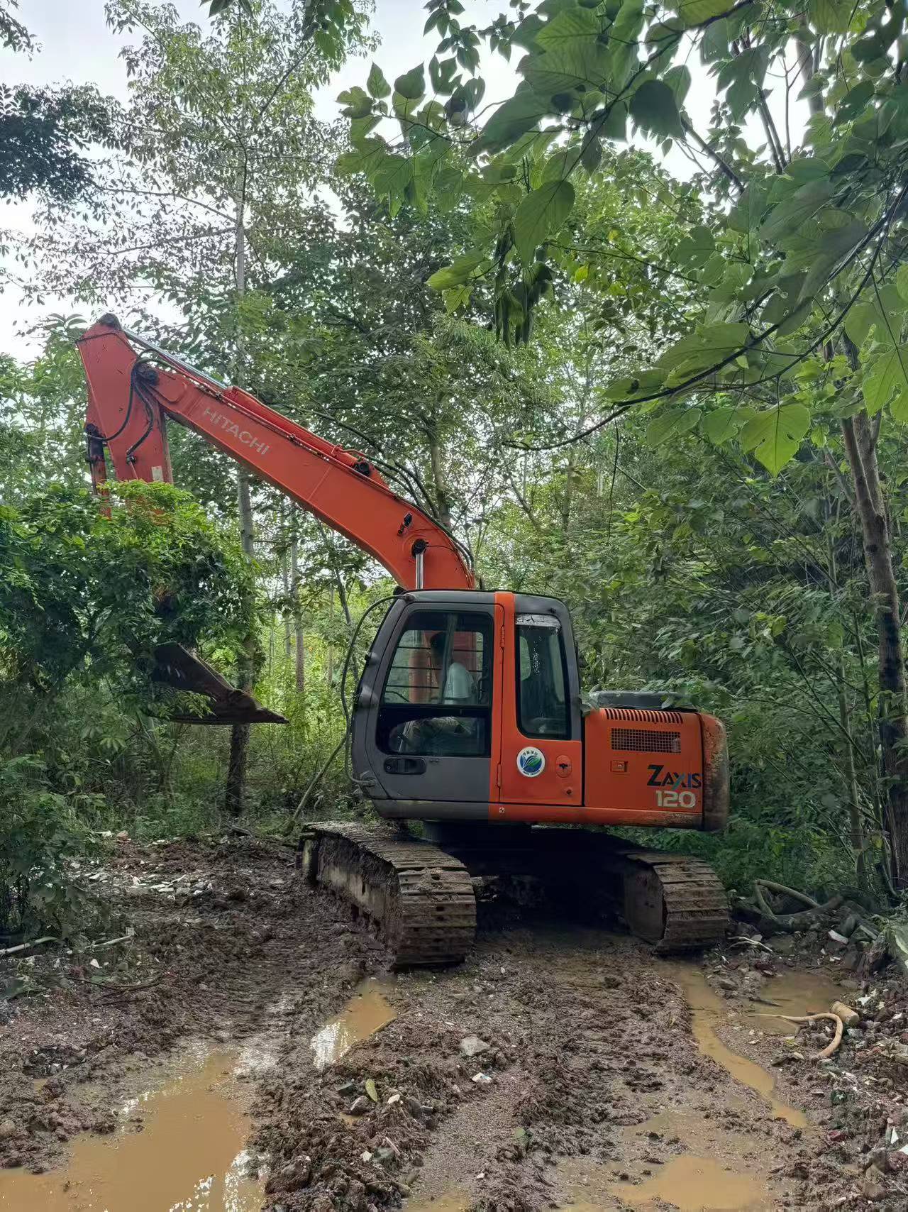 Купить Подержанный Экскаватор Hitachi EX120-6 / 4 Купить Подержанный Экскаватор Hitachi EX120-6 / 4