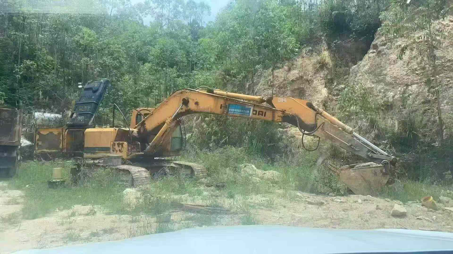 Buy Hyundai R225-7 Used Excavator / 2 Buy Hyundai R225-7 Used Excavator / 2