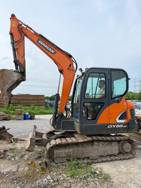 Buy Doosan DH60 Used Excavator / 1