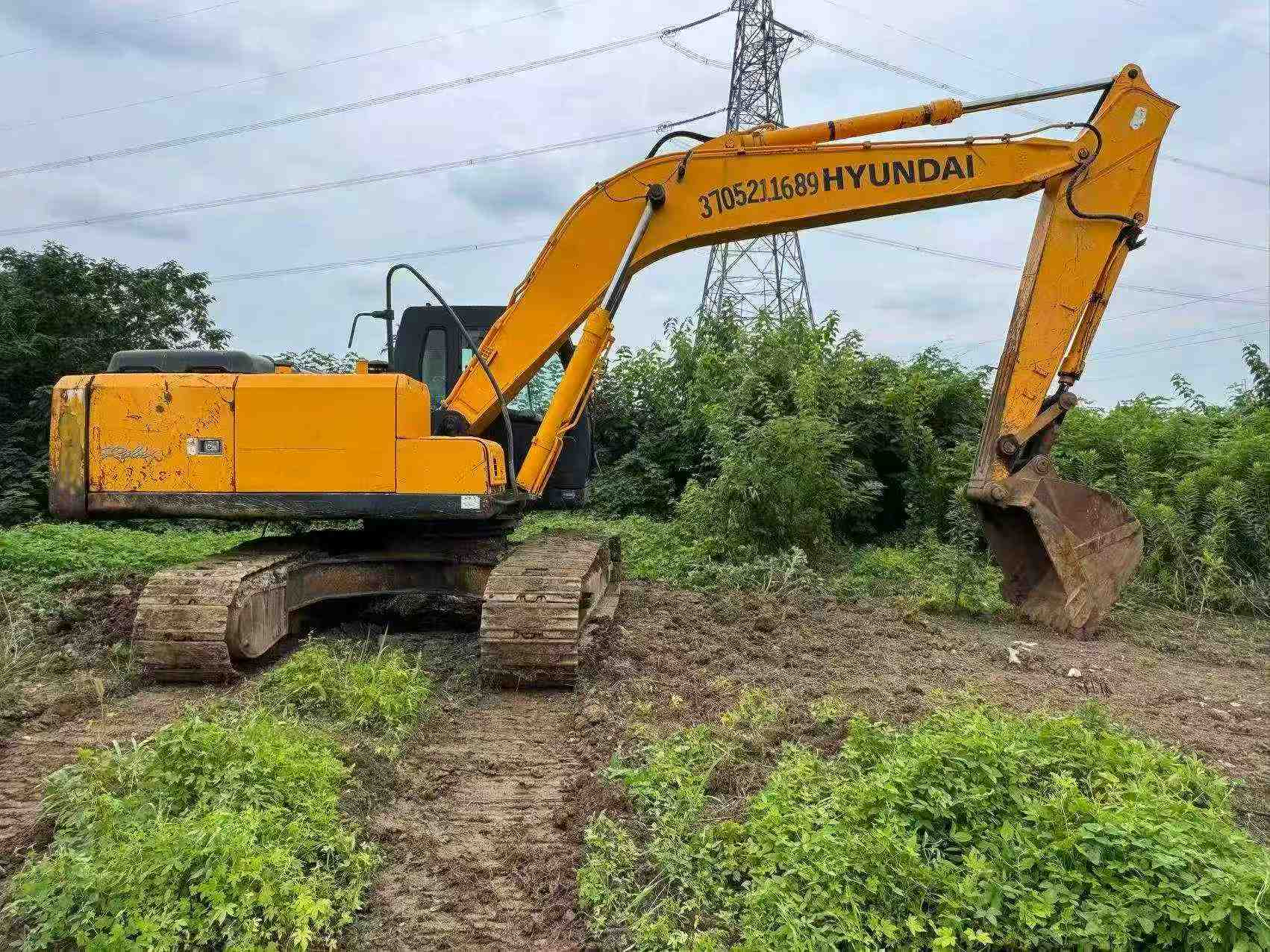 Buy Hyundai R215-7 Used Excavator / 2 Buy Hyundai R215-7 Used Excavator / 2