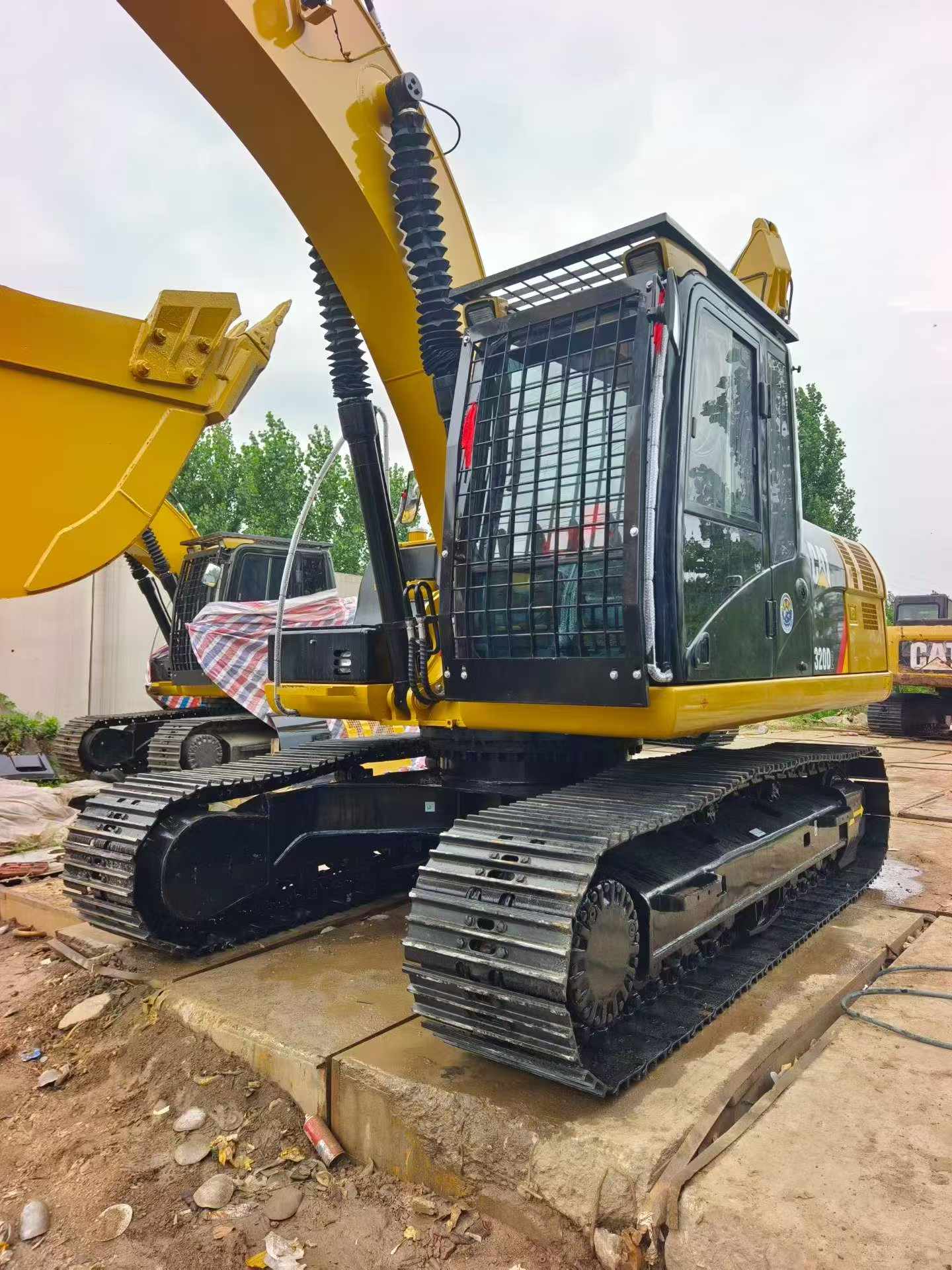 Buy Caterpillar 320D Used Excavator / 1