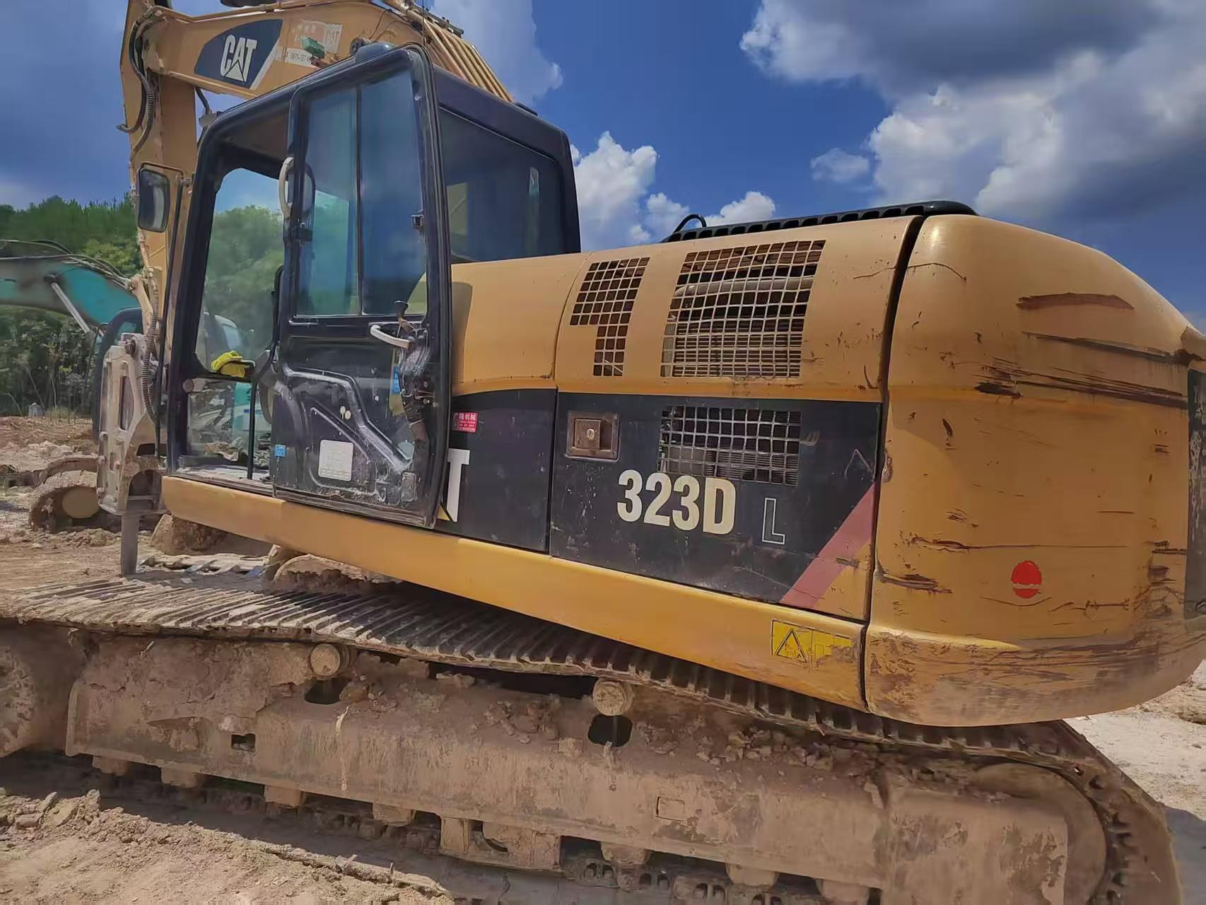 Buy Caterpillar 323 Used Excavator / 1