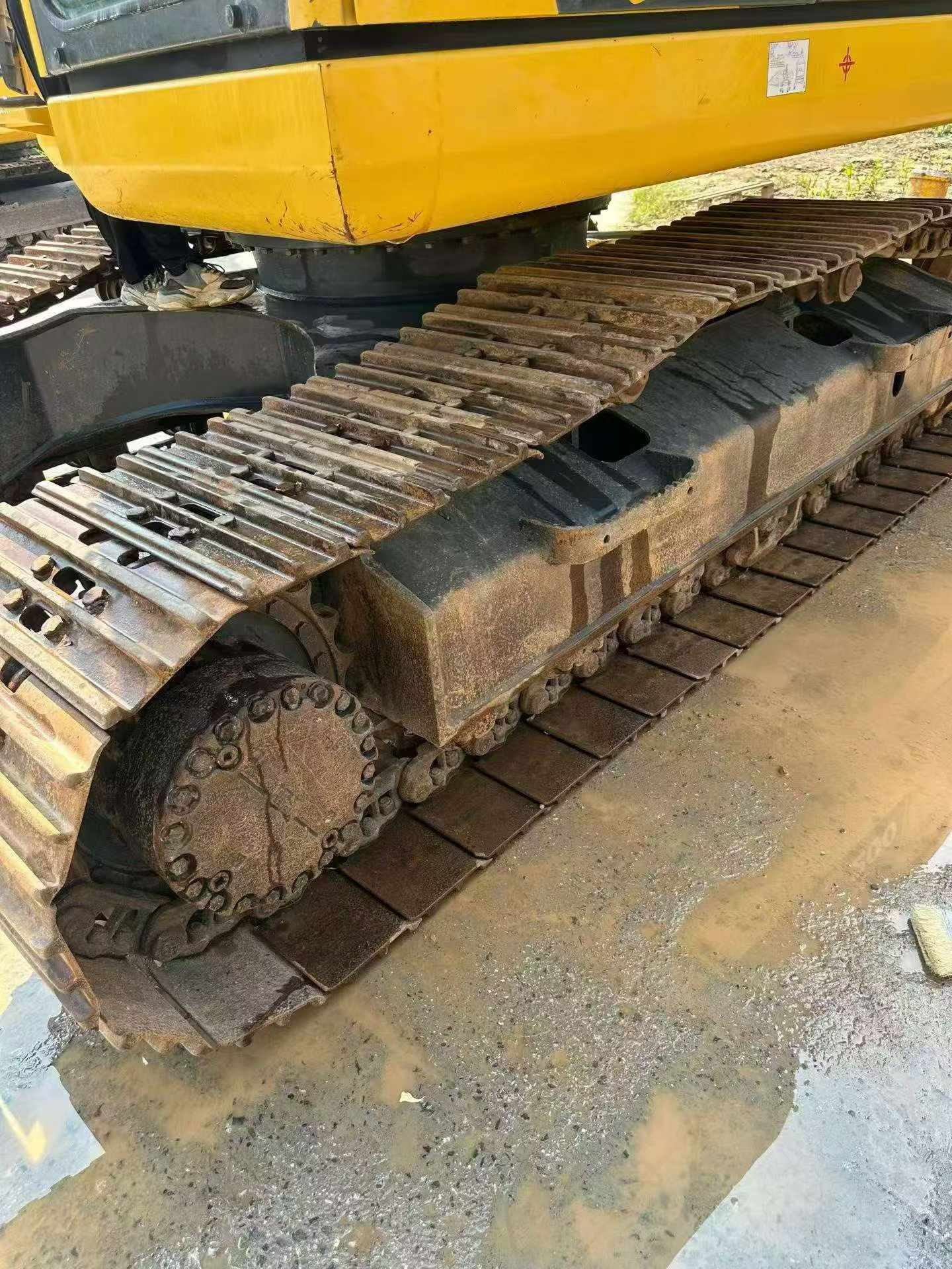 Buy Komatsu PC200-1 Used Excavator / 9