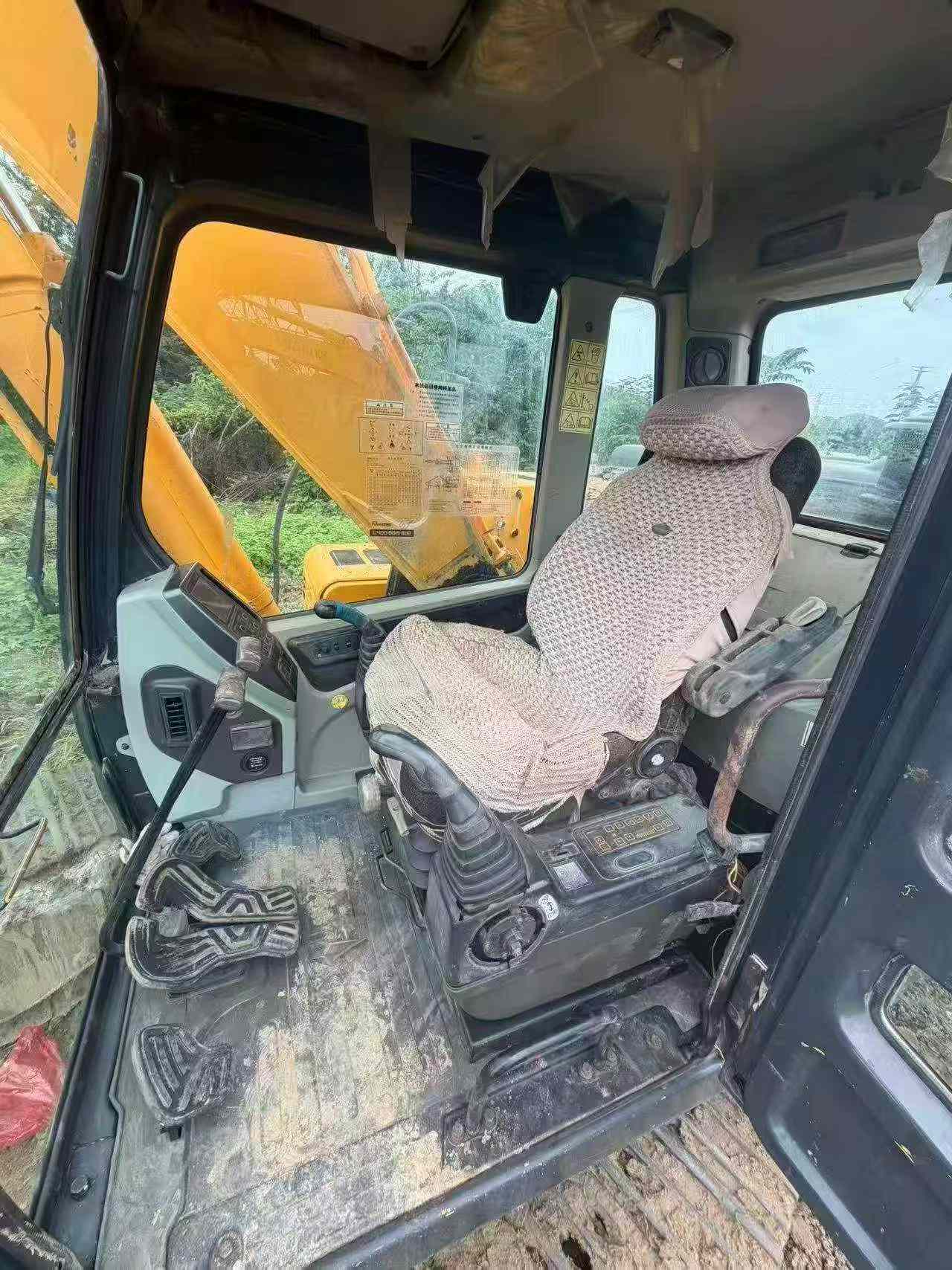 Buy Hyundai R215-7 Used Excavator / 9 Buy Hyundai R215-7 Used Excavator / 9