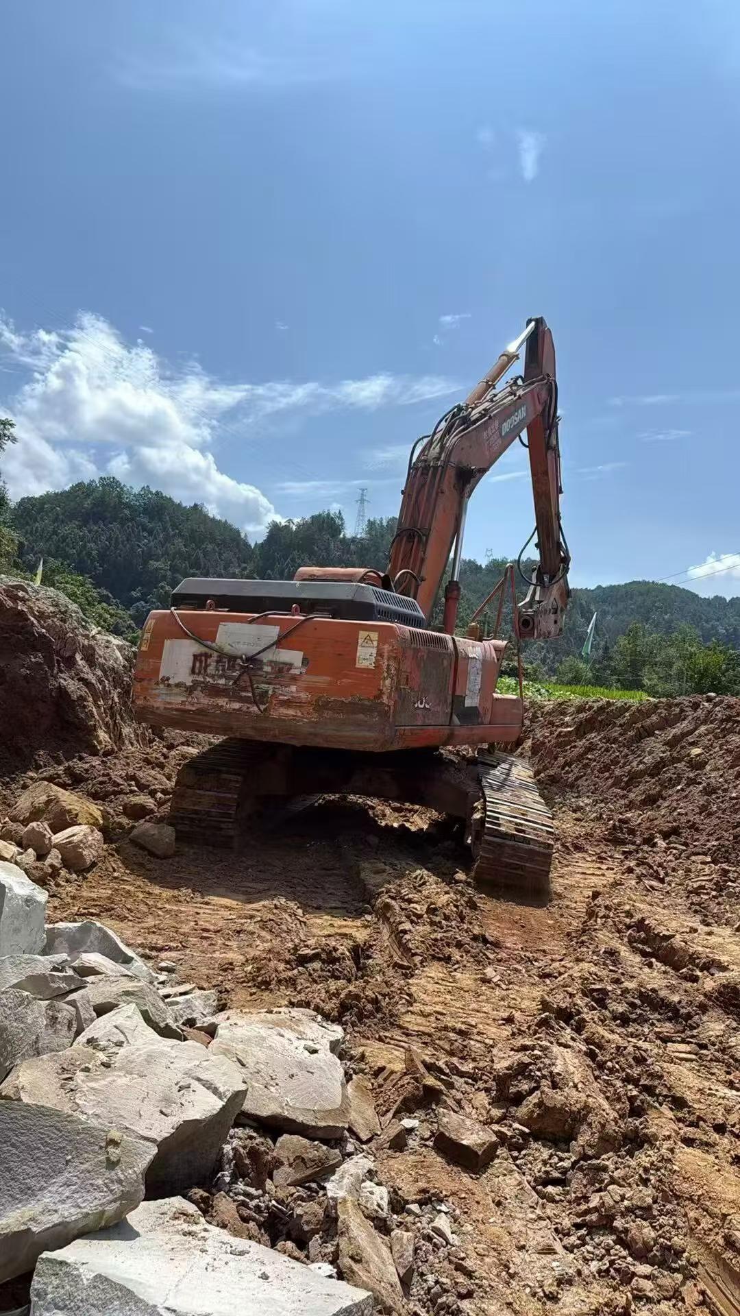 Buy Doosan DH225-9 Used Excavator / 5 Buy Doosan DH225-9 Used Excavator / 5
