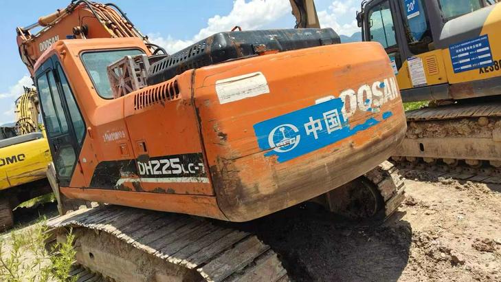 Buy Doosan DH225-7 Used Excavator / 1