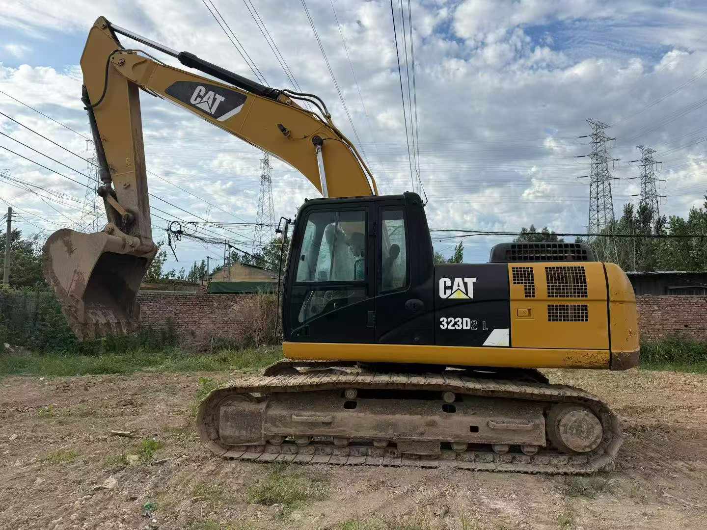 Buy Caterpillar 323 Used Excavator / 4 Buy Caterpillar 323 Used Excavator / 4