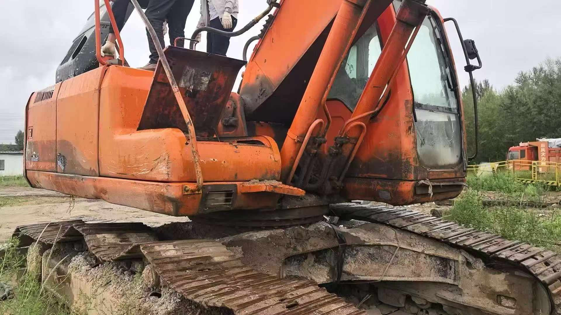 Buy Doosan DH220 Used Excavator / 3 Buy Doosan DH220 Used Excavator / 3