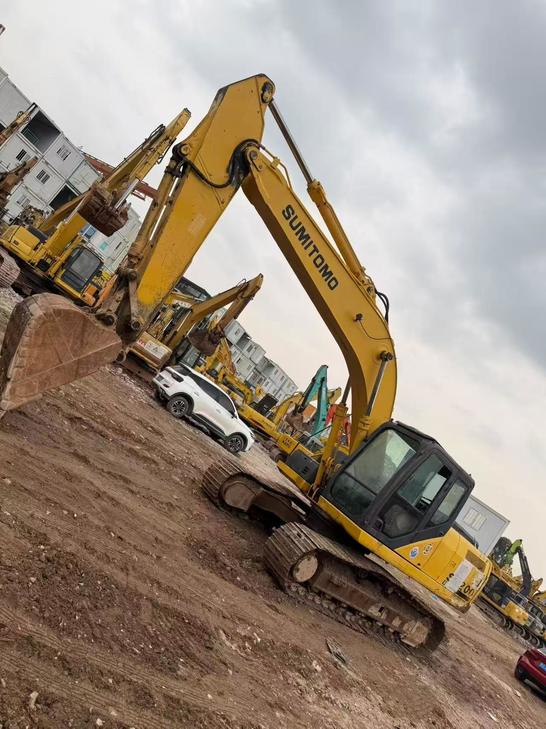 Buy Sumitomo SH200A5 Used Excavator / 1