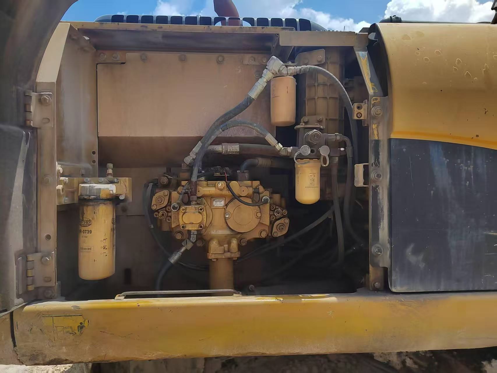 Buy Caterpillar 323 Used Excavator / 2 Buy Caterpillar 323 Used Excavator / 2
