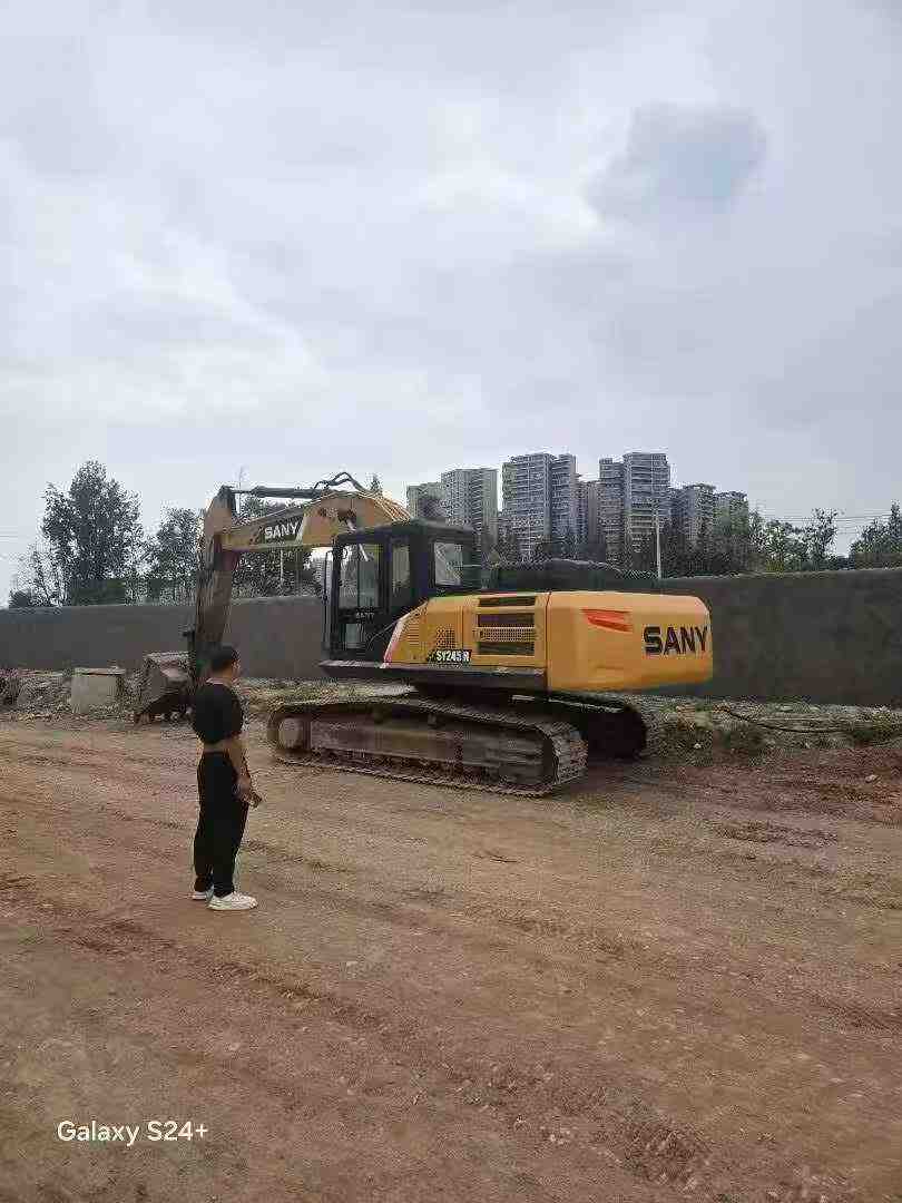 Buy Sany SY245H Used Excavator / 1