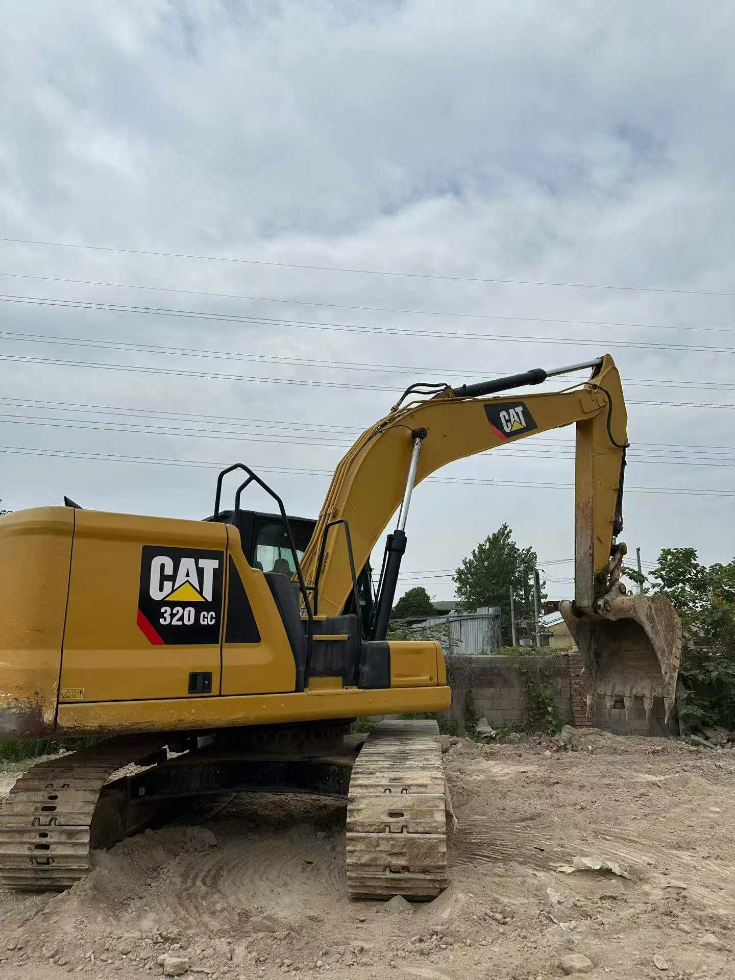 Buy Caterpillar 320GC Used Excavator / 6
