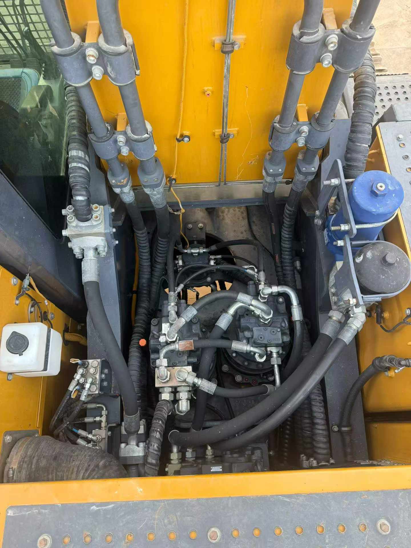 Buy XCMG LW600E Used Loader / 6 Buy XCMG LW600E Used Loader / 6