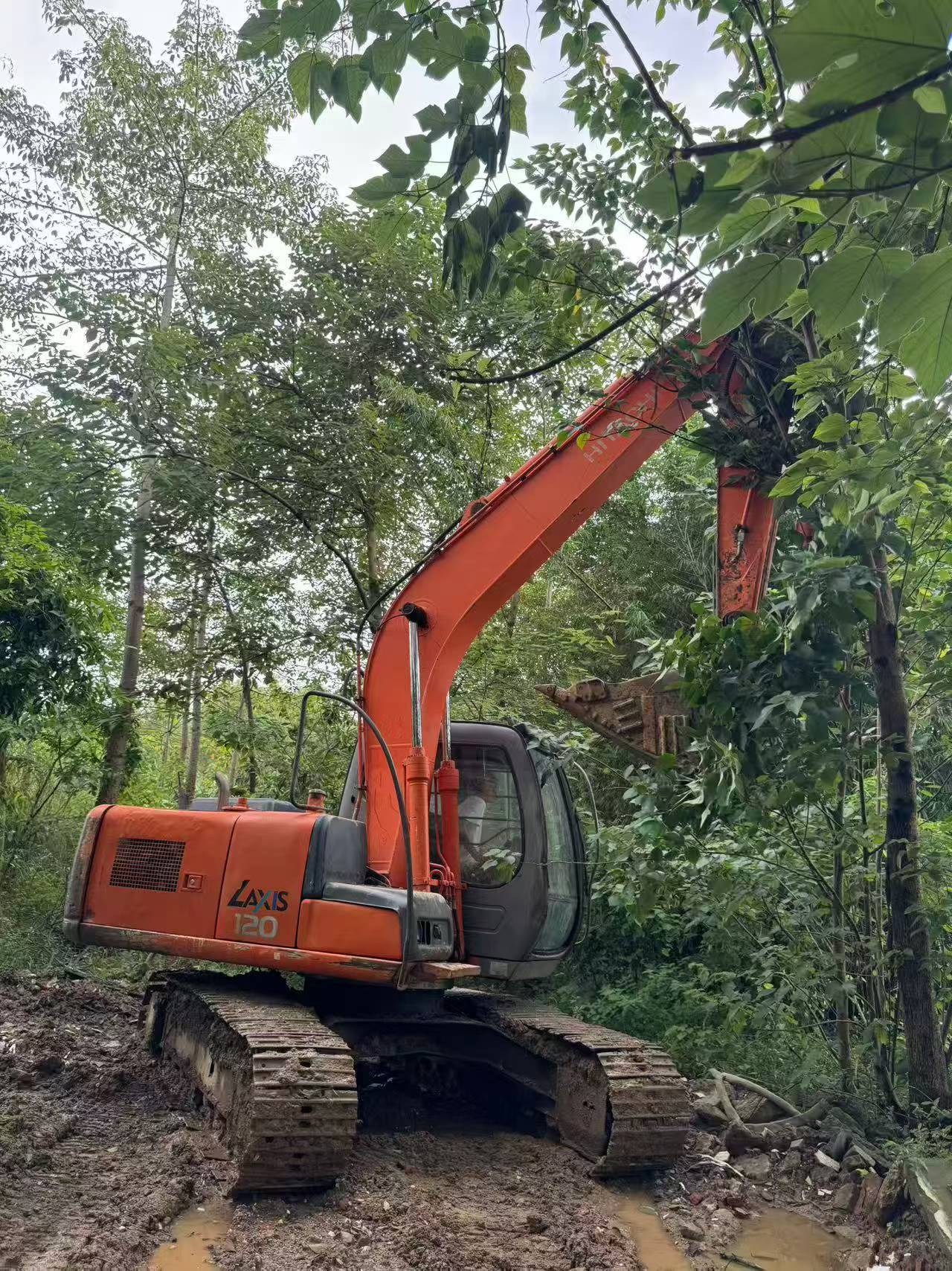 Купить Подержанный Экскаватор Hitachi EX120-6 / 5 Купить Подержанный Экскаватор Hitachi EX120-6 / 5