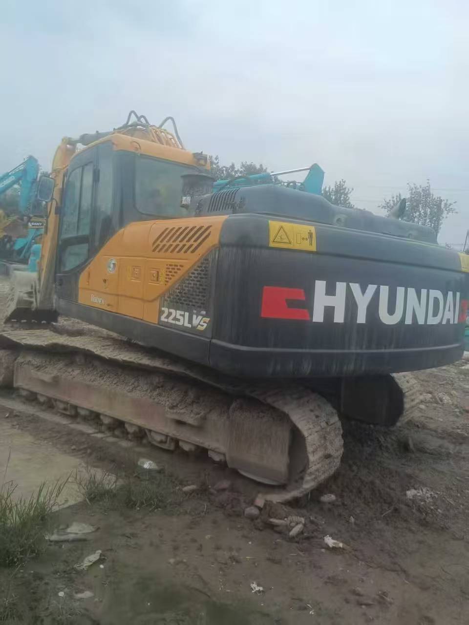 Buy Hyundai R225-7 Used Excavator / 2 Buy Hyundai R225-7 Used Excavator / 2
