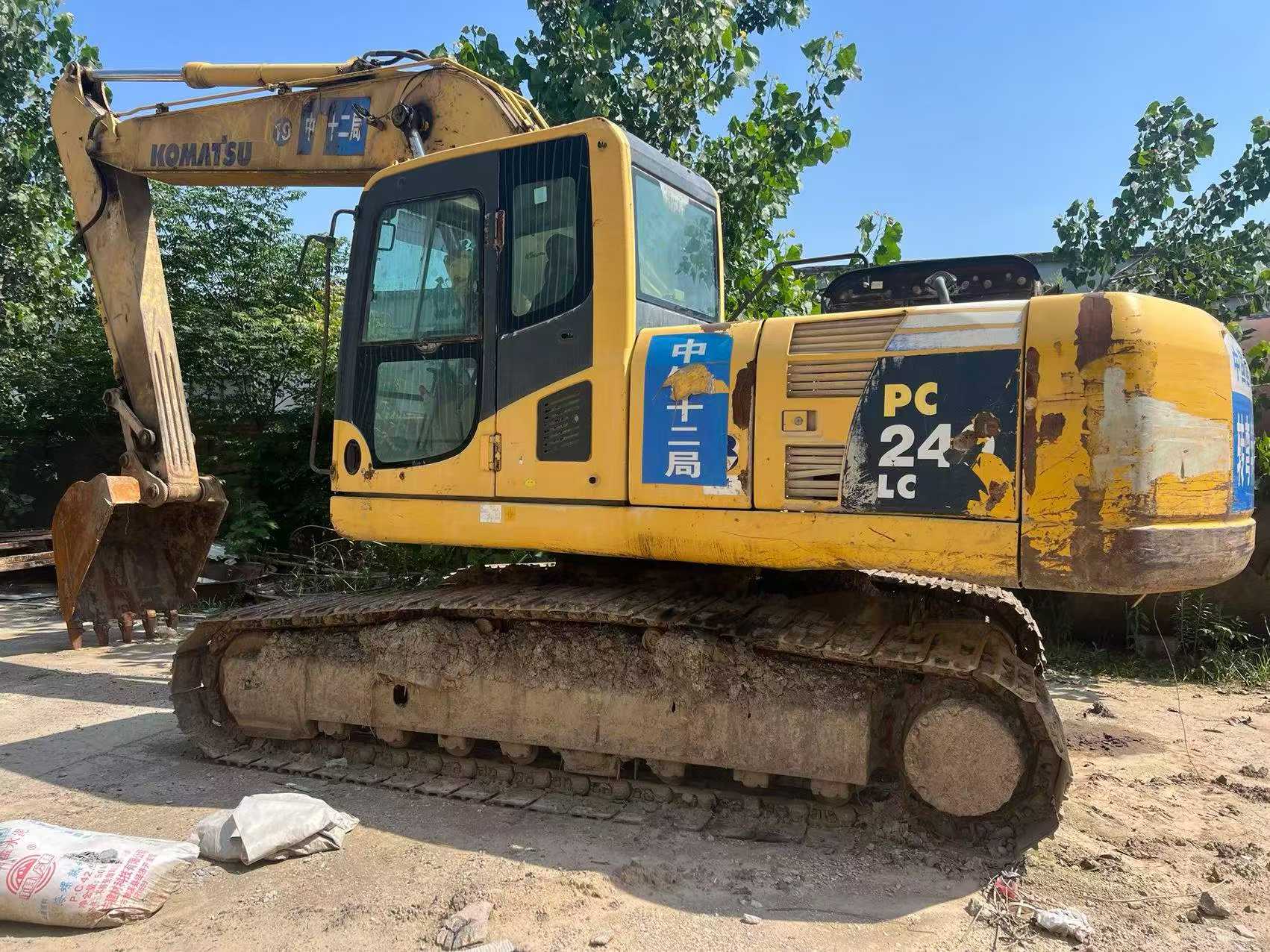 Buy Komatsu PC220-8 Used Excavator / 1
