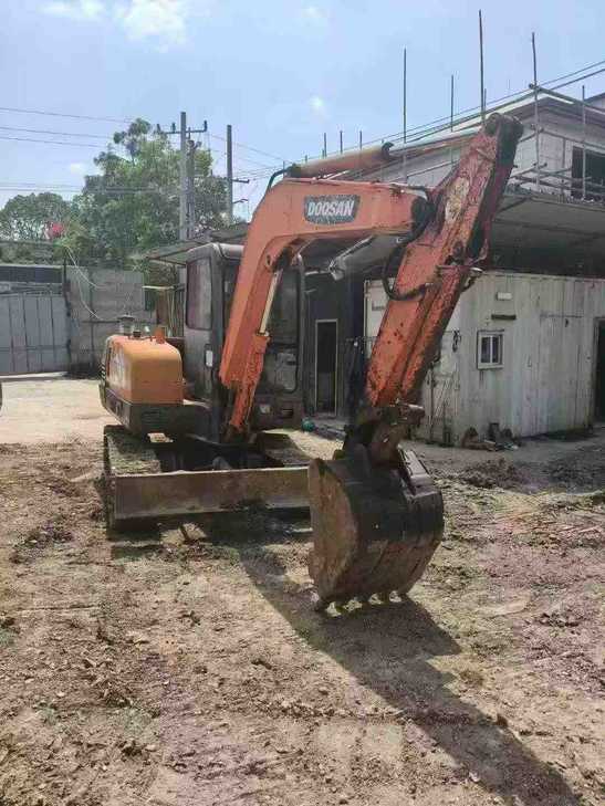 Buy Doosan DH55 Used Excavator / 1