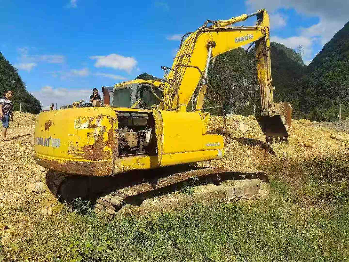 Buy Komatsu PC210 Used Excavator / 2 Buy Komatsu PC210 Used Excavator / 2