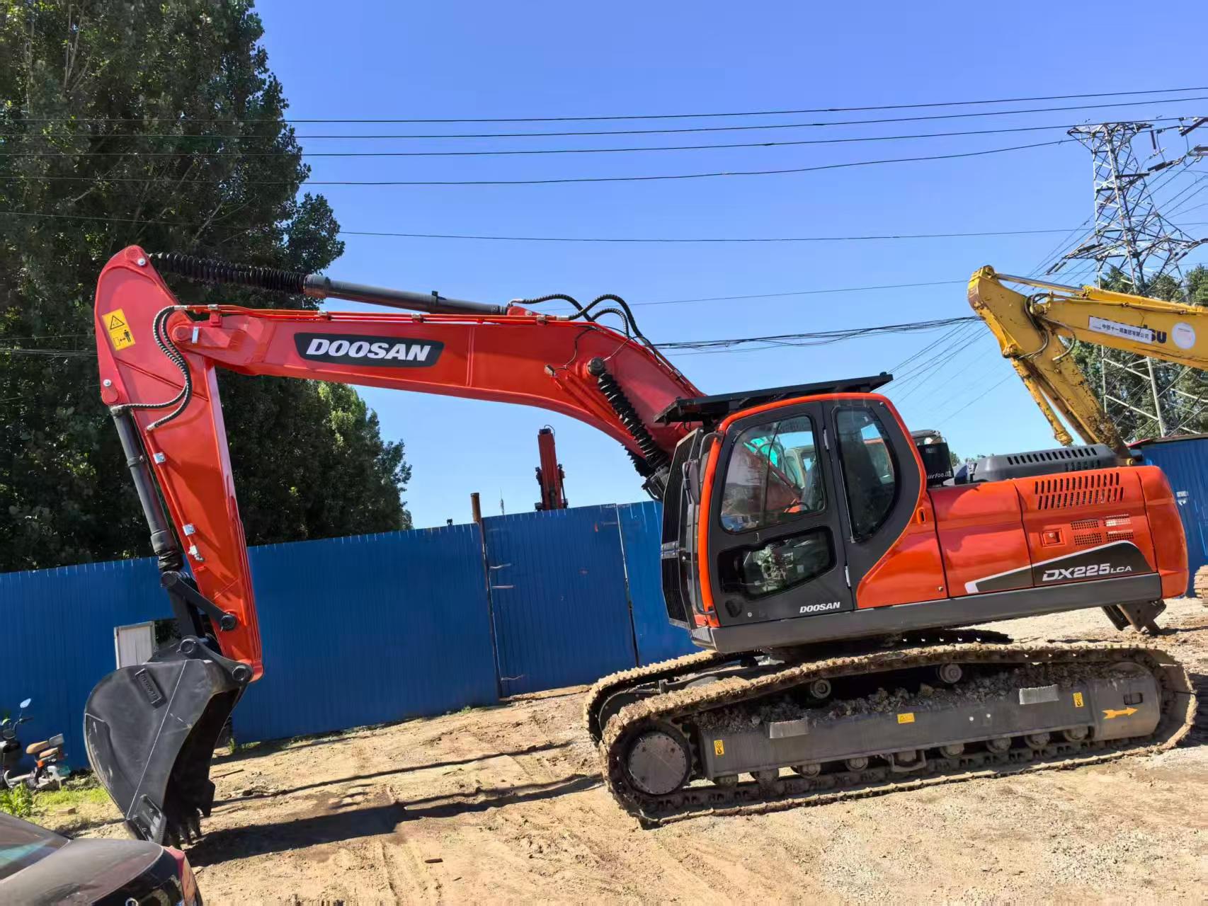 شراء حفارة Doosan DH225-7 مستعملة / 3