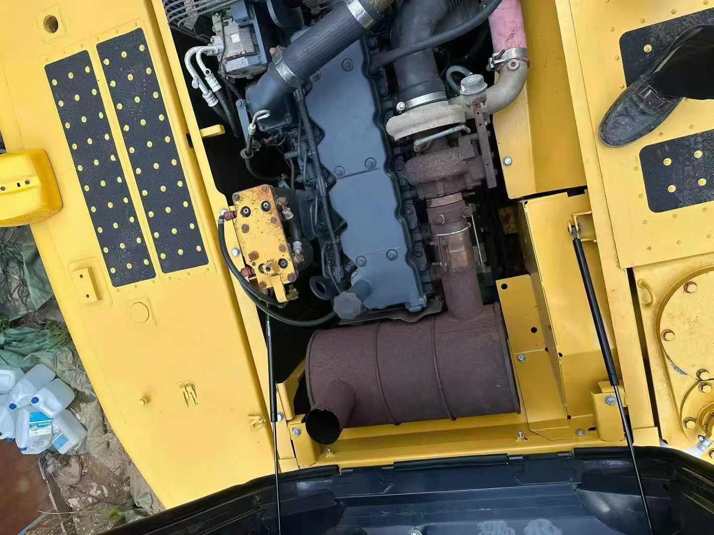 Buy Komatsu PC220-8 Used Excavator / 9 Buy Komatsu PC220-8 Used Excavator / 9