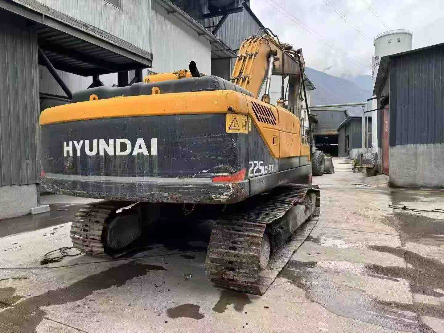 Buy Hyundai R215-9 Used Excavator / 2 Buy Hyundai R215-9 Used Excavator / 2