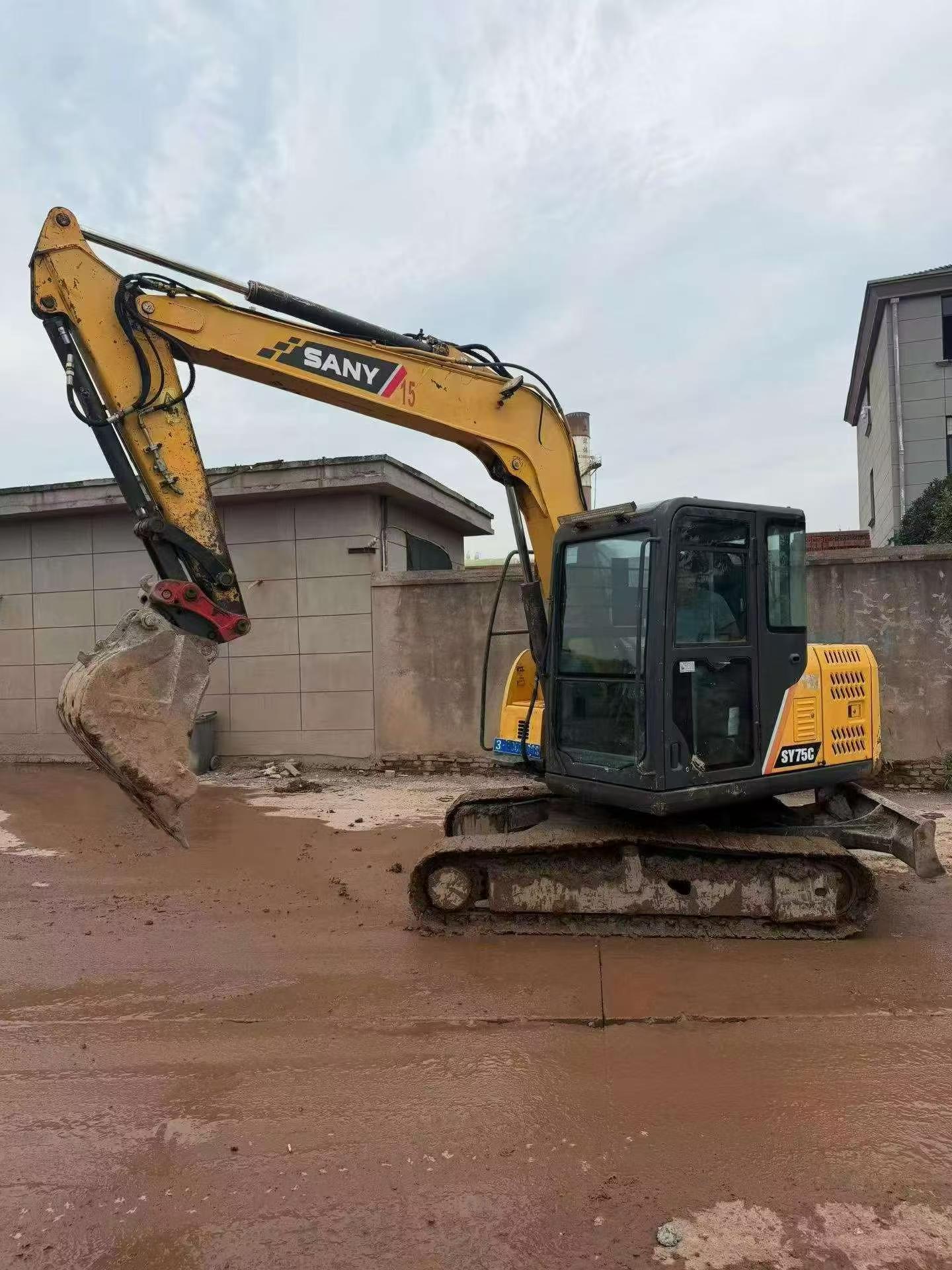 Buy Sany SY65C Used Excavator / 3
