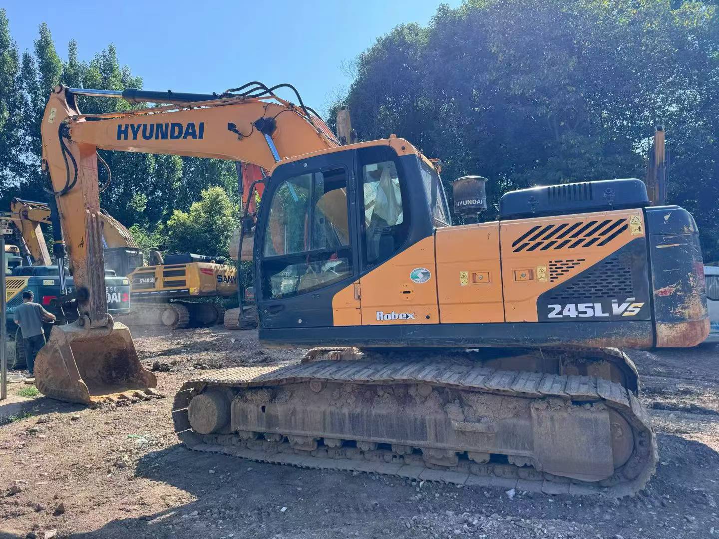 Buy Hyundai R225-7 Used Excavator / 6 Buy Hyundai R225-7 Used Excavator / 6