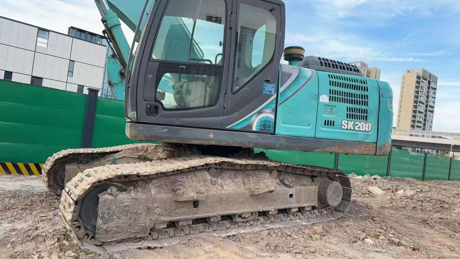 Buy Kobelco SK200-10 Used Excavator / 2 Buy Kobelco SK200-10 Used Excavator / 2
