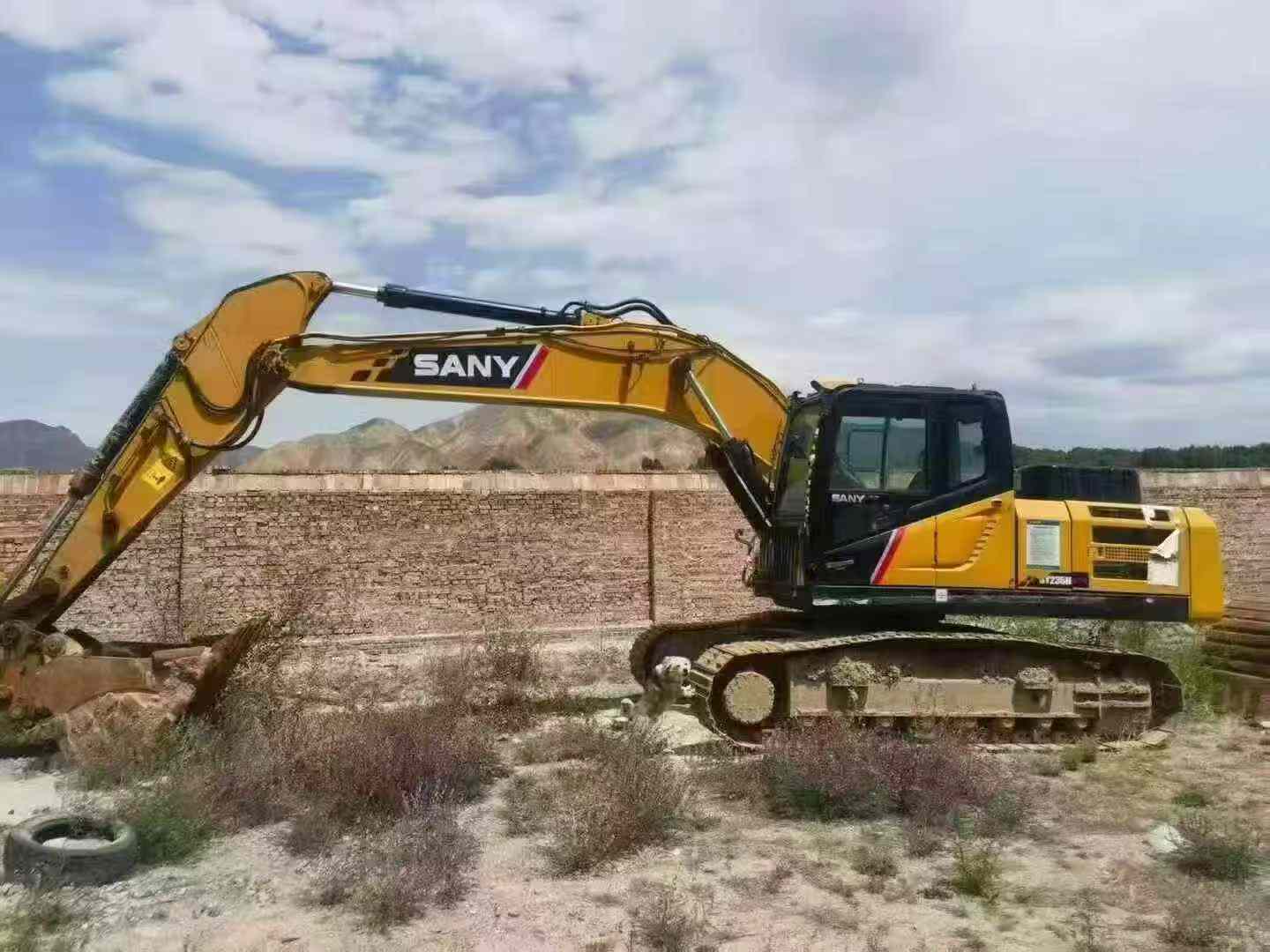Buy Sany SY235C Used Excavator / 4 Buy Sany SY235C Used Excavator / 4