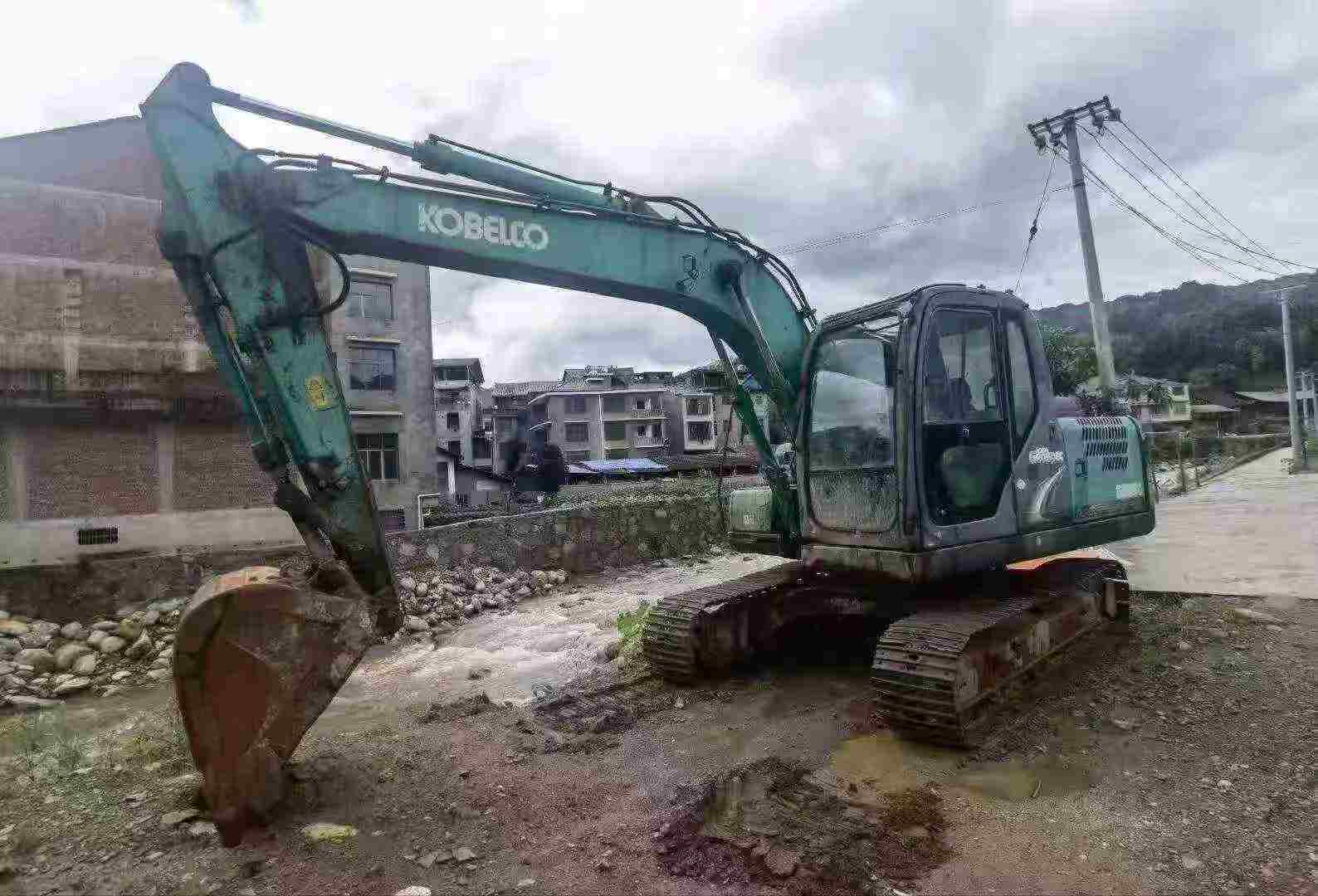 Buy Kobelco SK130 Used Excavator / 3 Buy Kobelco SK130 Used Excavator / 3
