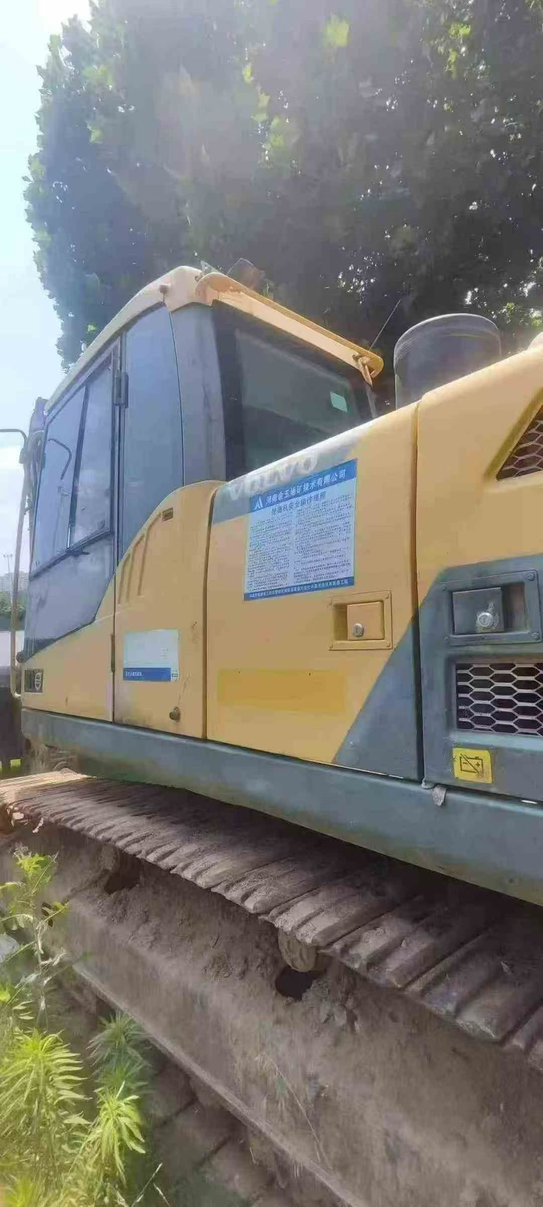 Buy Volvo L220E Used Excavator / 2 Buy Volvo L220E Used Excavator / 2
