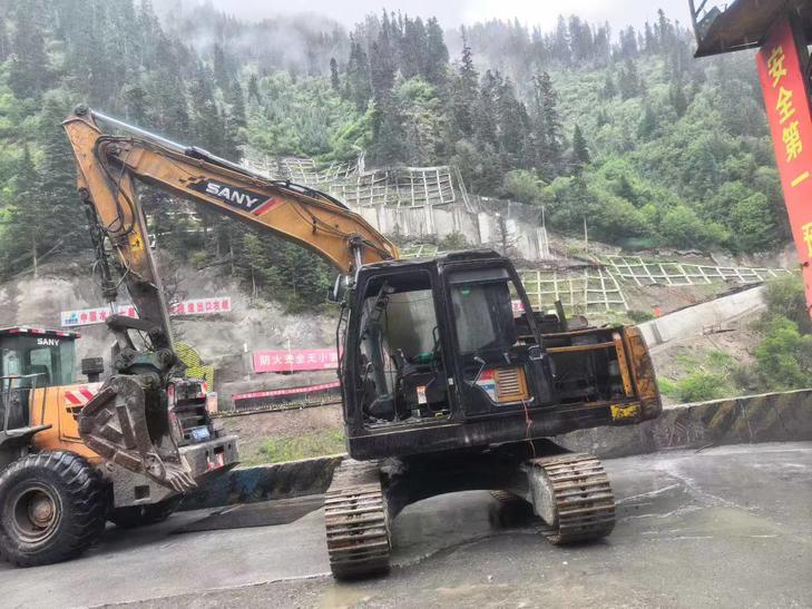 Buy Sany SY135 Used Excavator / 1