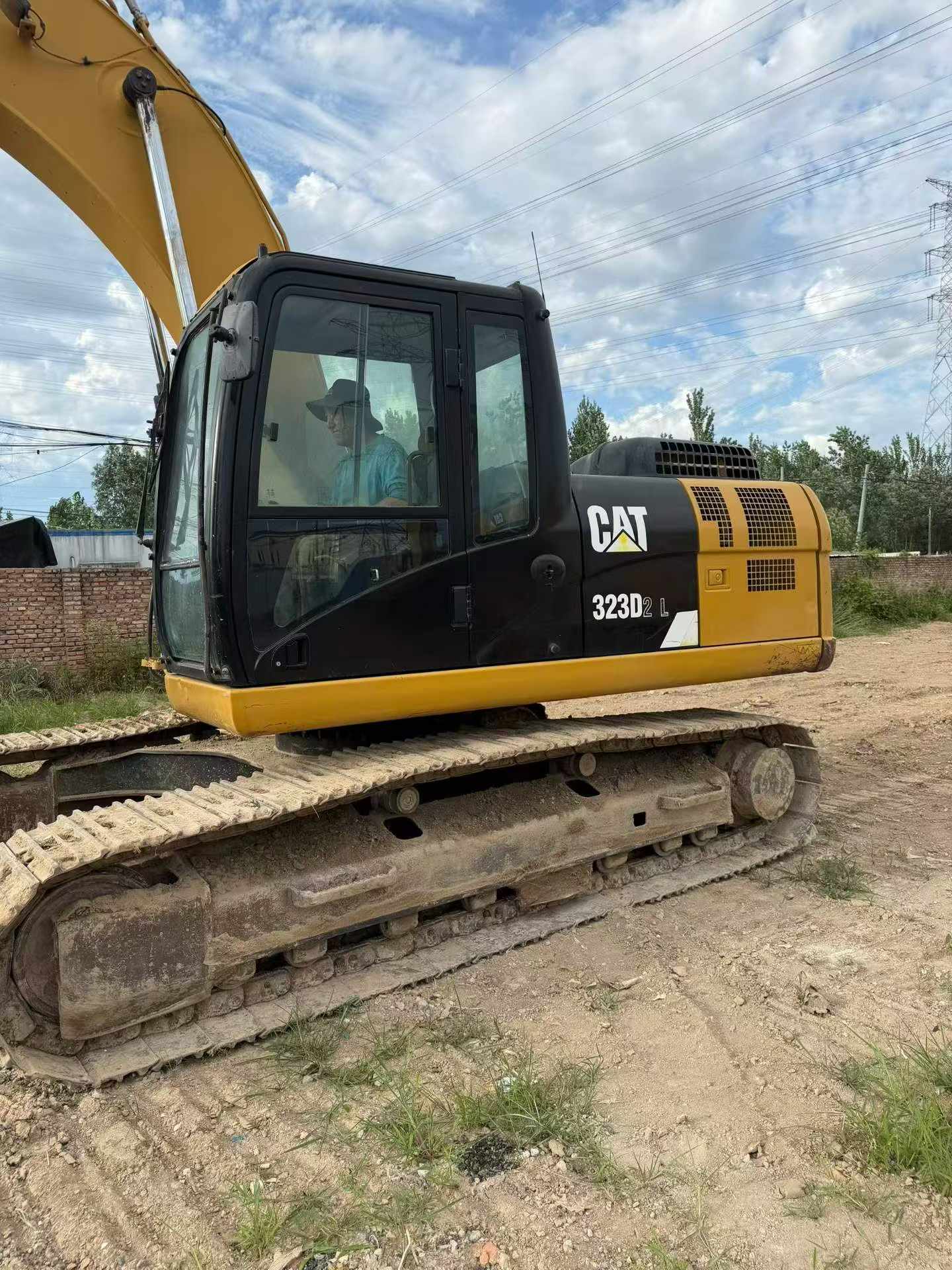 Buy Caterpillar 323 Used Excavator / 5 Buy Caterpillar 323 Used Excavator / 5