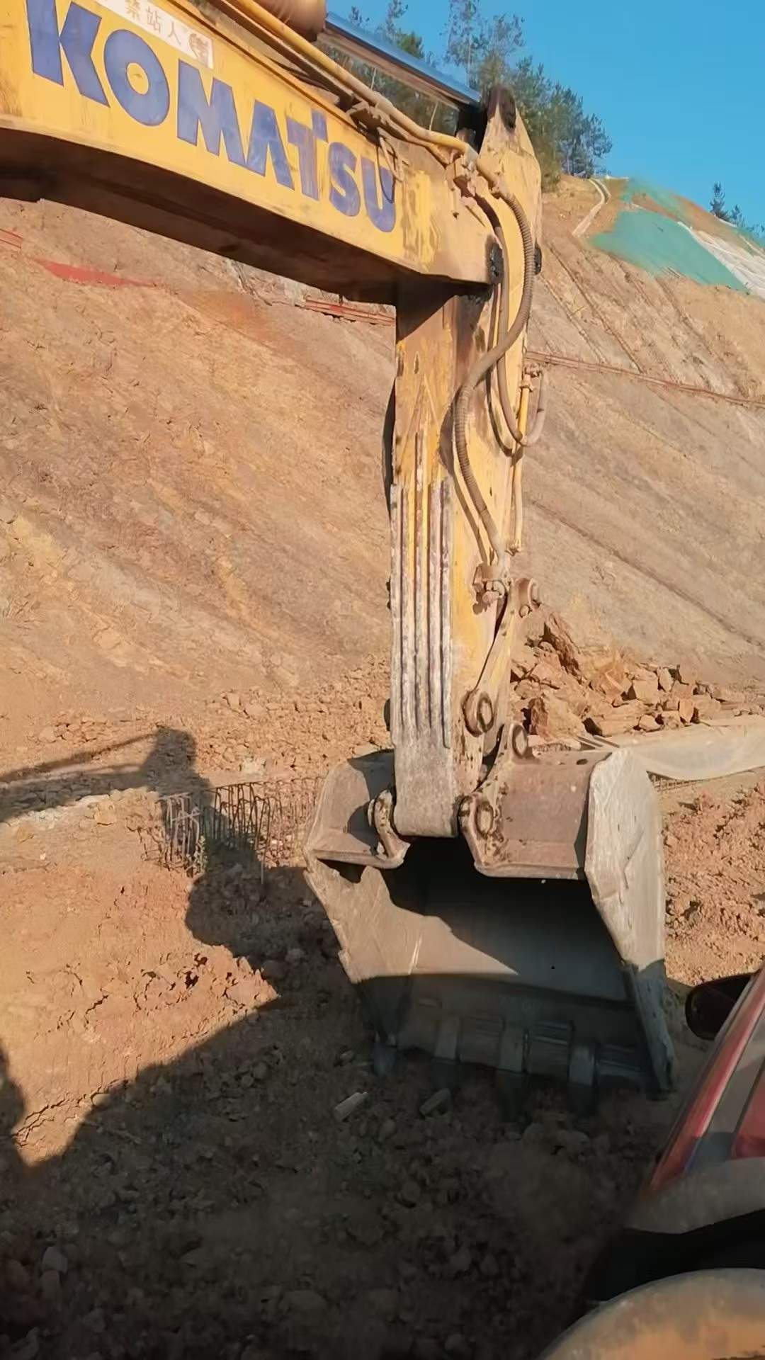 Buy Komatsu PC390LC-8M0 Used Excavator / 4 Buy Komatsu PC390LC-8M0 Used Excavator / 4
