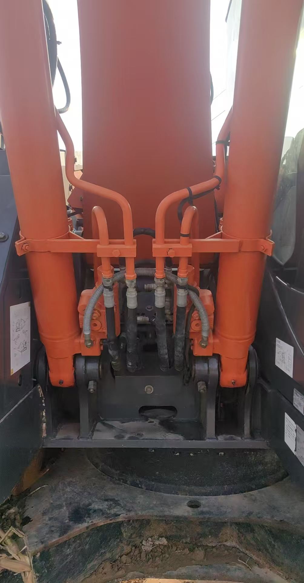 Buy Hitachi EX135UR Used Excavator / 1