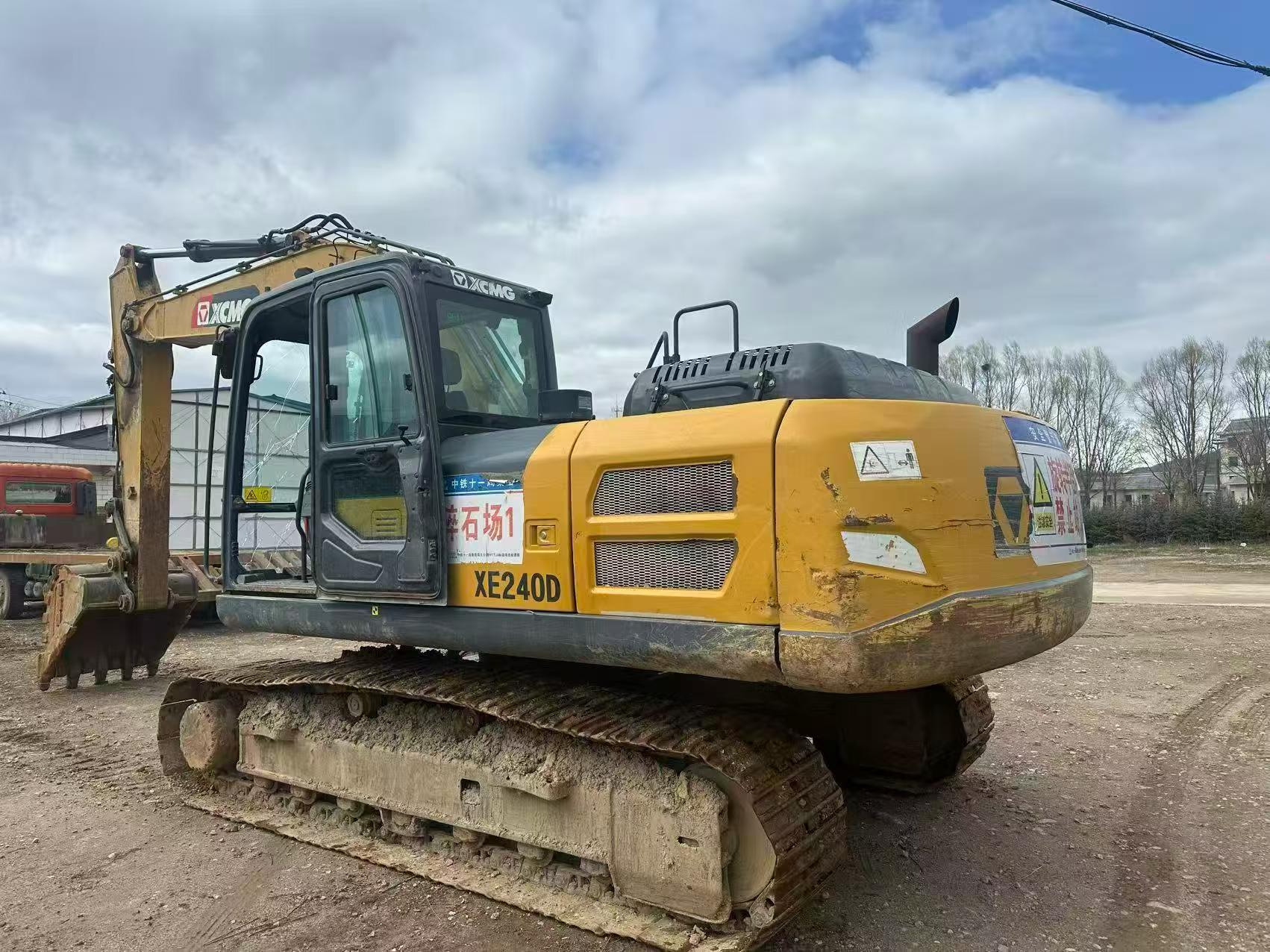 Buy XCMG LW200 Used Excavator / 3 Buy XCMG LW200 Used Excavator / 3
