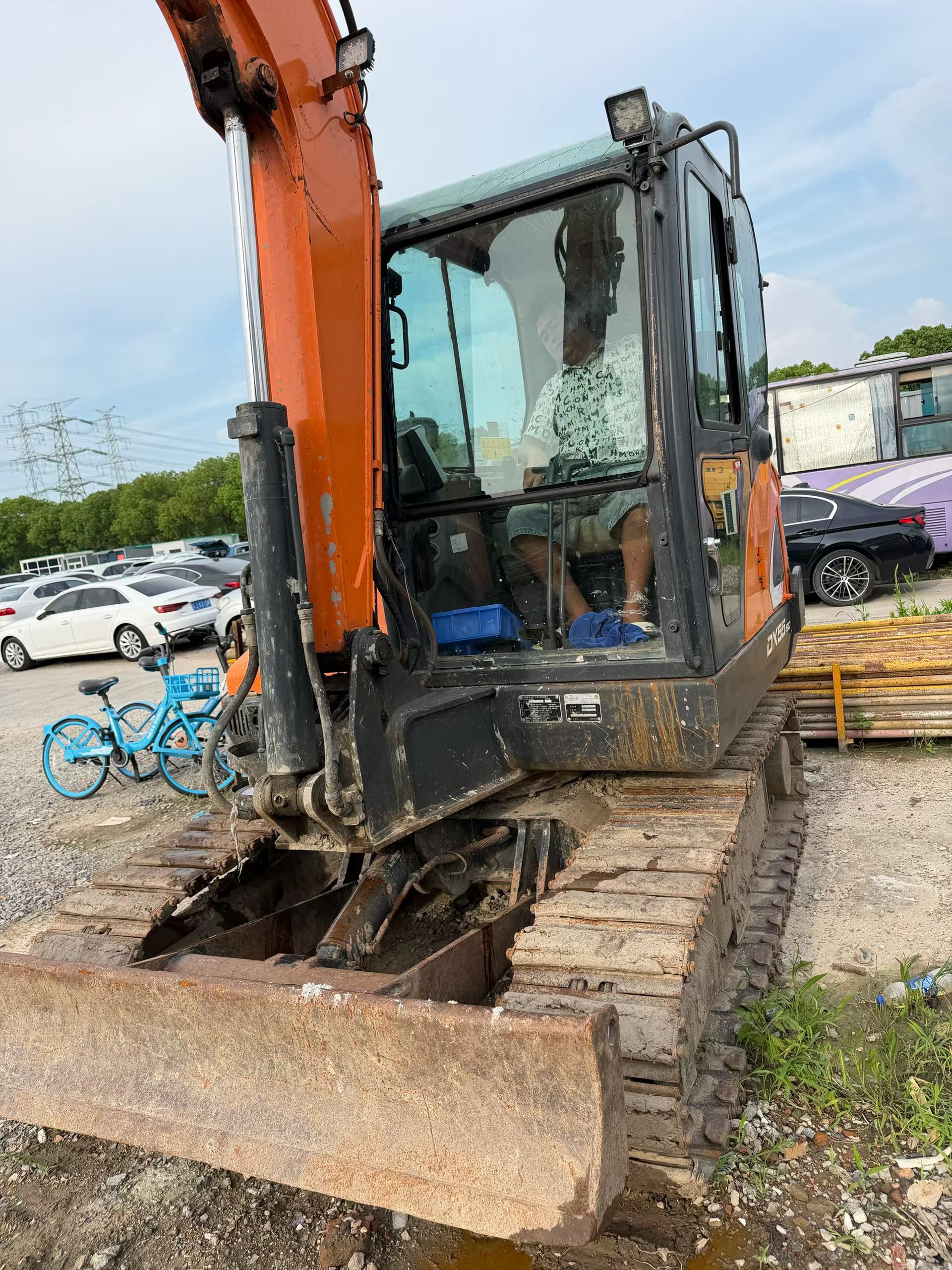Buy Doosan DH60 Used Excavator / 9 Buy Doosan DH60 Used Excavator / 9