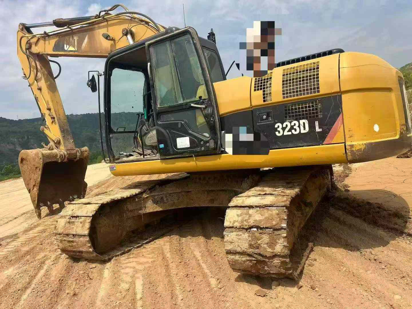 Buy Caterpillar 323 Used Excavator / 3